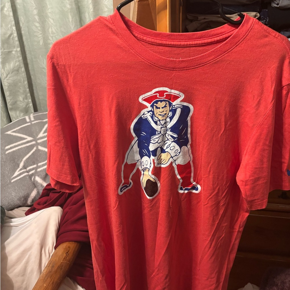 Nike Red Short-Sleeve Graphic New England Patriots Football Tee